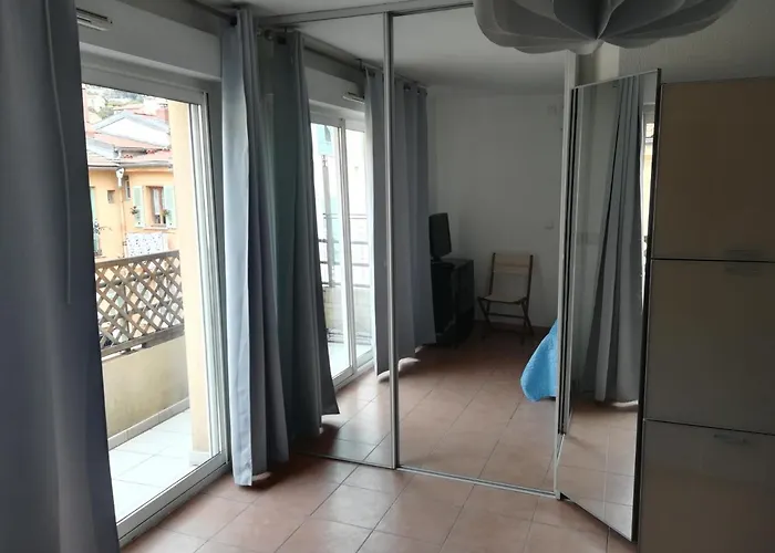 Azzurra Luxe, Front Mer, 4th Floor Of 5, Wifi, Tvsat, Climate * Menton