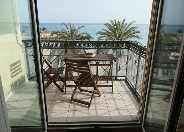Lejlighed Azzurra Luxe, Front Mer, 4th Floor Of 5, Wifi, Tvsat, Climate Menton
